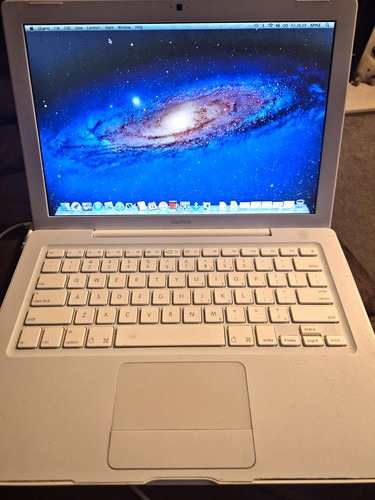 Apple macbook 13in 2007 2ghz - 13in,